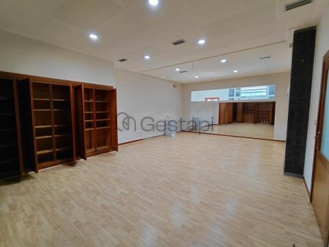 LOCAL CENTRO DE SANXENXO - ACONDICIONADO