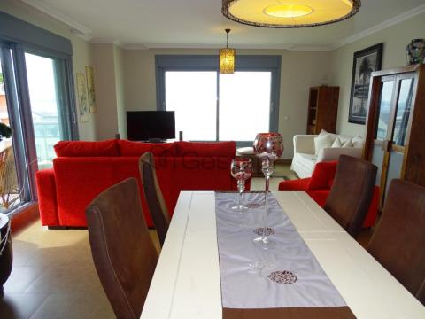 AMPLIO Y LUMINOSO PISO EN SANXENXO - CALLE PROGRESO